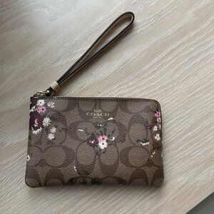 Coach Corner Zip Wristlet Wallet pink floral pattern